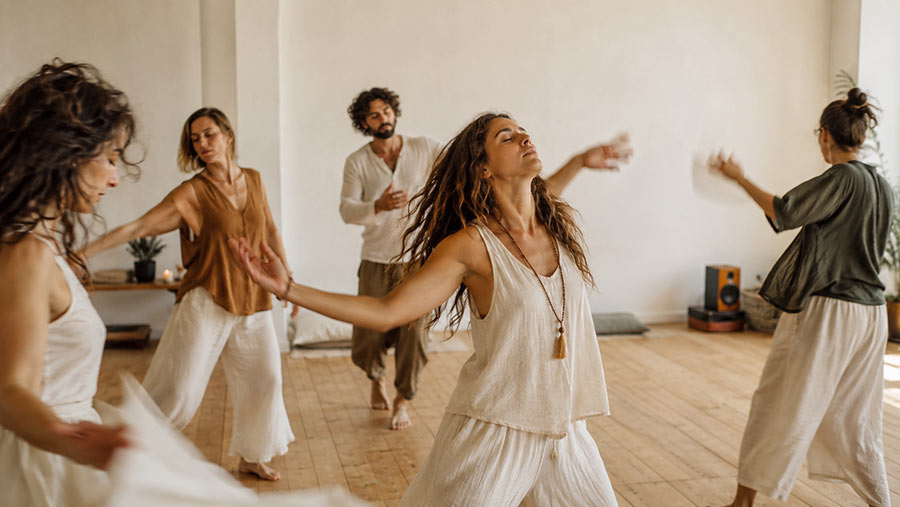 Trance Dance: cos’è e come funziona la danza del respiro e del movimento 1 Trance Dance: cos’è e come funziona la danza del respiro e del movimento