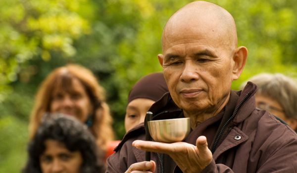 Meditazione sul respiro di Thich Nhat Hanh: tornare al corpo, alla vita e al cuore