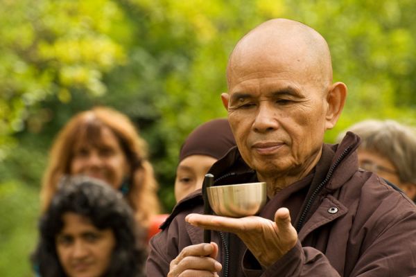 Meditazione sul respiro di Thich Nhat Hanh: tornare al corpo, alla vita e al cuore