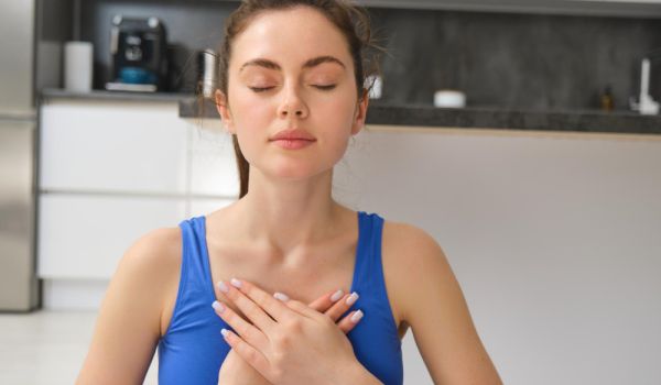 Tecniche di respirazione per calmarsi: 5 esercizi semplici da provare ogni giorno