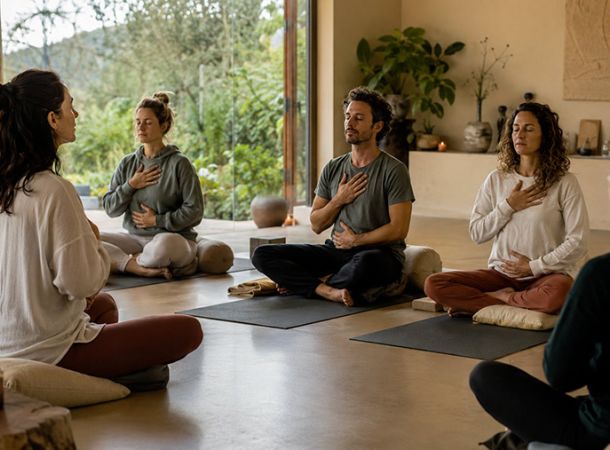 I Sette Riti Tibetani 6 Ritiro di respirazione: cosa aspettarsi da un seminario di respiro, chakra e meditazione