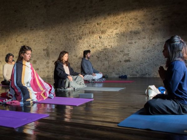 L’arte della presenza: ritiro Narishvara yoga, meditazione e pratiche di consapevolezza in Toscana