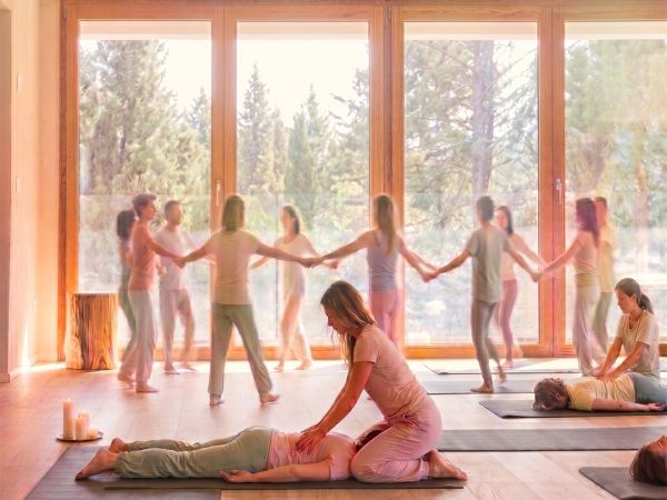 Il tempo che rigenera: ritiro con Biodanza e massaggio a Valle Benedetta